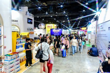 QSNCC 'de Tayland' da Hayvan Fuarı Şampiyonası. Ziyaretçiler evcil hayvanlarını alışverişe getirebilir ve diğer evcil hayvan severler ile etkinliklerin tadını çıkarabilirler. Bangkok, Tayland - 31 Temmuz 2025.