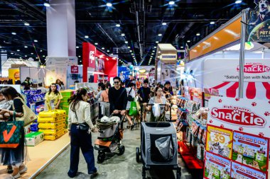 QSNCC 'de Tayland' da Hayvan Fuarı Şampiyonası. Ziyaretçiler evcil hayvanlarını alışverişe getirebilir ve diğer evcil hayvan severler ile etkinliklerin tadını çıkarabilirler. Bangkok, Tayland - 31 Temmuz 2025.