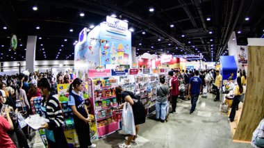 QSNCC 'de Tayland' da Hayvan Fuarı. Ziyaretçiler, alışveriş için kendi hayvanlarını getirebilir ve diğer evcil hayvan severler ile etkinliklerin tadını çıkarabilirler. Bangkok, Tayland - 2 Ağustos 2025.