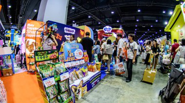 QSNCC 'de Tayland' da Hayvan Fuarı. Ziyaretçiler, alışveriş için kendi hayvanlarını getirebilir ve diğer evcil hayvan severler ile etkinliklerin tadını çıkarabilirler. Bangkok, Tayland - 2 Ağustos 2025.