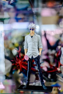 Farklı stillerde Japon plastik oyuncak bebekleri, MIXT Chatuchak 'ta alıcılar için hatıra koleksiyonu olarak satılıyor. Bangkok, Tayland. - 8 Ağustos 2025.