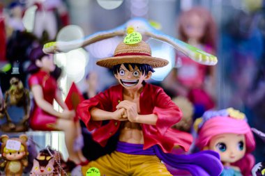 Farklı stillerde Japon plastik oyuncak bebekleri, MIXT Chatuchak 'ta alıcılar için hatıra koleksiyonu olarak satılıyor. Bangkok, Tayland. - 8 Ağustos 2025.