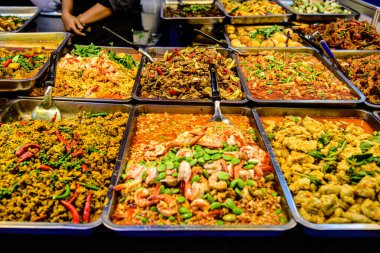 Serginin Bangkok 'taki QSNCC' deki Seyahat Tayland ve Yurtdışı Sergisi 'ndeki görüntüsü. Katılımcılar etkinliğe gelen yerli halk ve turistlerden oluşuyor. Bangkok, Tayland. - 21 Ağustos 2025.