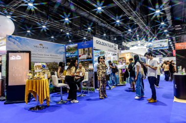 Serginin Bangkok 'taki QSNCC' deki Seyahat Tayland ve Yurtdışı Sergisi 'ndeki görüntüsü. Katılımcılar etkinliğe gelen yerli halk ve turistlerden oluşuyor. Bangkok, Tayland. - 21 Ağustos 2025.