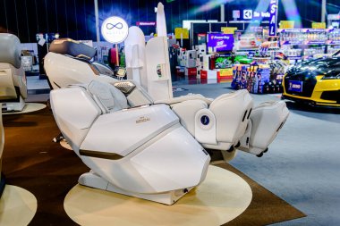 Ev aletleri, aydınlatma sistemleri ve mobilyalarla ilgili sergi etkinliklerinin Bitec Center 'daki ziyaretçi ve müşterilere satışı. Bangkok, Tayland. - 30 Temmuz 2025.