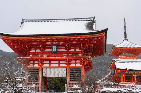 Kiyomizu Temple Gate of Deva with snow in winter. Kyoto, Japan. Translation in Japanese \