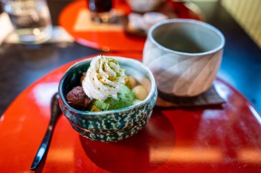 Uji, Kyoto, Japonya 'da kibrit tatlısı. Geleneksel Japon yeşil çayı.