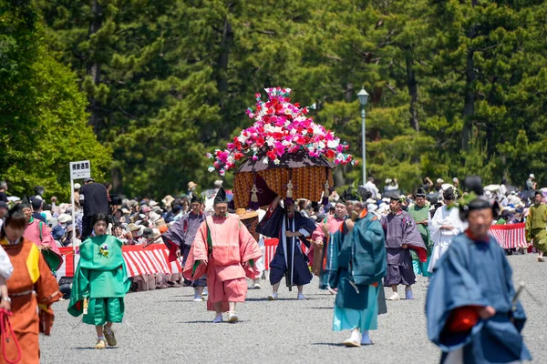 Kyoto, Japonya - 16 Mayıs 2023: Aoi Matsuri (Aoi Festivali) Heian Dönemi 'nden tarihi geçit töreni.