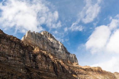 Pinnacle Dağı, Kanada Kayalıkları. Banff Ulusal Parkı, Alberta, Kanada.