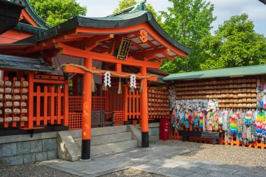 Fushimi Inari Taisha Tapınağı 'nda Azumamaro Jinja (Azumamaro Tapınağı). Kyoto, Japonya.