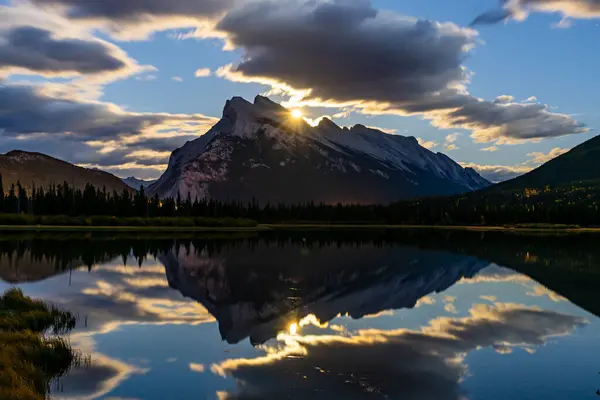 stock image Moonrise at Vermilion Lakes in summer night. Banff National Park, Canadian Rockies, Alberta, Canada. Bright full moon over Mount Rundle and light up the night with golden reflection on lake surface.