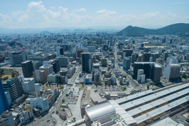 Takamatsu şehri, Kagawa Bölgesi, Japonya - 14 Ağustos 2024: Şehir merkezindeki Takamatsu şehrine bakıyoruz.