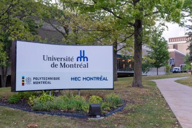 Montreal, Quebec, Kanada - 31 Ağustos 2023: Montreal Üniversitesi giriş işareti (Universit? Montr Kampüsü.