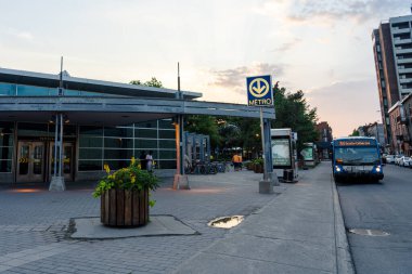 Montreal, Quebec, Kanada - 11 Ağustos 2021: Montreal Metro Papineau istasyonu.