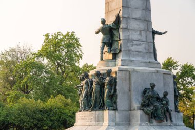 Montreal, Quebec, Kanada - 20 Ağustos 2021: George-? tienne Cartier Mount Royal Park Anıtı.