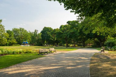 Notre-Dame Adası 'ndaki parkta yürüyüş parkı. Montreal, Quebec, Kanada.