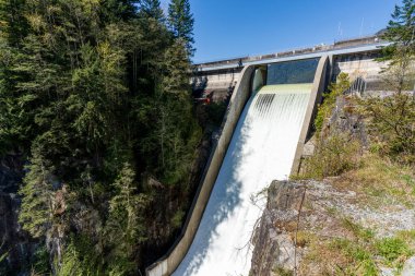 Capilano Gölü Cleveland Barajı. Capilano Nehri Bölge Parkı. Kuzey Vancouver, BC, Kanada.