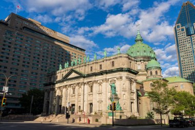 Montreal, Quebec, Kanada - 2 Ağustos 2021: Dünya Katedrali Kraliçesi Mary 'nin dışı.