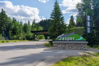 Jasper, Alberta, Kanada - 16 Haziran 2021: Jasper Town Tabelasına Hoş geldiniz