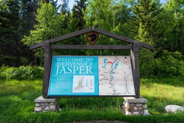 Jasper, Alberta, Kanada - 16 Haziran 2021: Jasper Town Tabelasına Hoş geldiniz