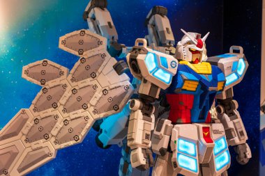 Osaka, Japonya - 22 Nisan 2025: Daimaru Umeda 'daki OSAKA etkinlik mağazasında 11 Nisan - 13 Ekim 2025 tarihleri arasında sürecek GUNDAM Üs Dünya Turu.