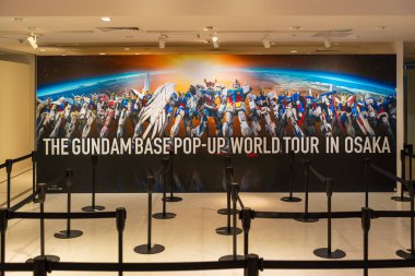 Osaka, Japonya - 22 Nisan 2025: Daimaru Umeda 'daki OSAKA etkinlik mağazasında 11 Nisan - 13 Ekim 2025 tarihleri arasında sürecek GUNDAM Üs Dünya Turu.