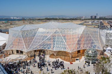 Osaka, Japonya - 21 Nisan 2025: Expo 2025 'te Yeniden Doğuş için Osaka Sağlık Merkezi, gelecekteki sağlık, PHR ve XR deneyimleri sergilenmektedir..