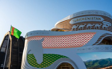 Osaka, Japonya - 21 Nisan 2025: Dünya Fuarı 'nda Türkmenistan Pavyonu, ikonik dairesel tasarımı sürdürülebilirlik üzerine odaklandı.