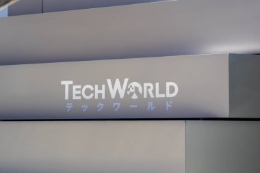 Osaka, Japonya - 21 Nisan 2025: TECH DÜNYA Pavyonu, 'Kalp Dağları' tasarımı ve ileri dijital teknoloji sergileniyor.