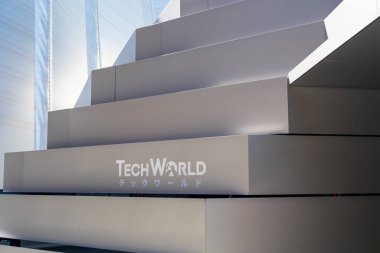 Osaka, Japonya - 21 Nisan 2025: TECH DÜNYA Pavyonu, 'Kalp Dağları' tasarımı ve ileri dijital teknoloji sergileniyor.