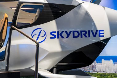 Osaka, Japonya - 21 Nisan 2025: Gelişmiş Hava Hareketi (AAM) Uçan Araba tanıtımı: SKYDRIVE tarafından Expo 2025 'te, EXPO Vertiport & next-gen tech.