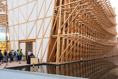 Osaka, Japonya - 30 Nisan 2025: Bahreyn Pavyonu temalı 'Hisler Arasında Bir Yolculuk' Fuar 2025.