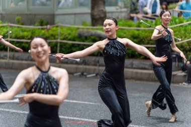 Kobe, Hyogo, Japonya - 18 Mayıs 2025: Mari Baton Okulu Çiçek Yolu 'ndaki 52. Kobe Festivali' nde Matsuri Geçidi 'nde sahne aldı.