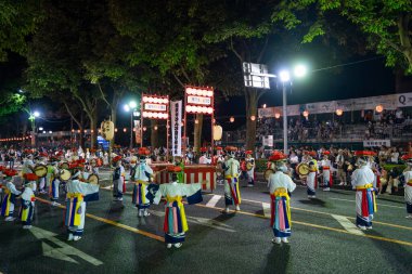Morioka, Japonya - 4 Ağustos 2024: Büyük final Daiwa-odori, büyük bir daire dansı, Morioka Sansa Odori Festivali 2024 'ü büyük bir sevinçle sona erdirdi..