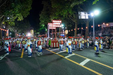 Morioka, Japonya - 4 Ağustos 2024: Büyük final Daiwa-odori, büyük bir daire dansı, Morioka Sansa Odori Festivali 2024 'ü büyük bir sevinçle sona erdirdi..