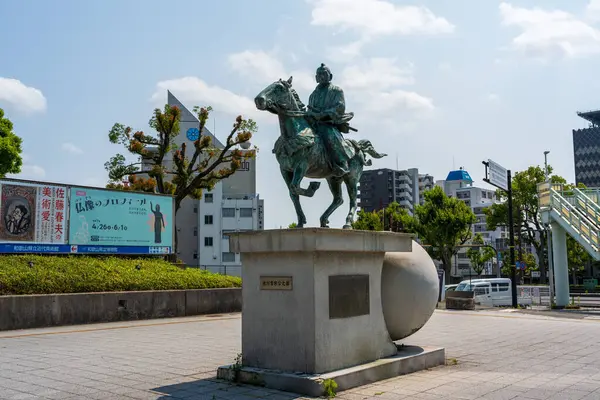 Wakayama Şehri, Japonya - Haziran 12025: Tokugawa Şogunluğu 'nun 8. şogunu Tokugawa Yoshimune' nin Binicilik Heykeli.