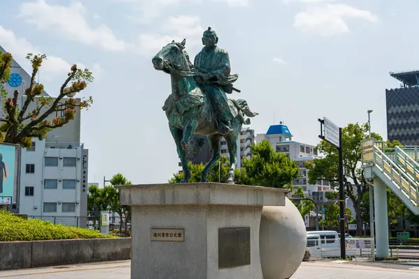 Wakayama Şehri, Japonya - Haziran 12025: Tokugawa Şogunluğu 'nun 8. şogunu Tokugawa Yoshimune' nin Binicilik Heykeli.