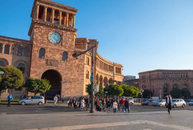 Erivan, Ermenistan, 23 Ekim 2022. Cumhuriyet Meydanı 'nda güzel gün batımı ışığı, Erivan' ın aşağısında.