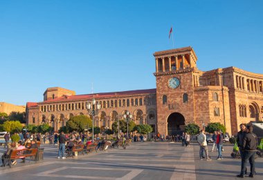 Erivan, Ermenistan, 23 Ekim 2022. Cumhuriyet Meydanı 'nda güzel gün batımı ışığı, Erivan' ın aşağısında.