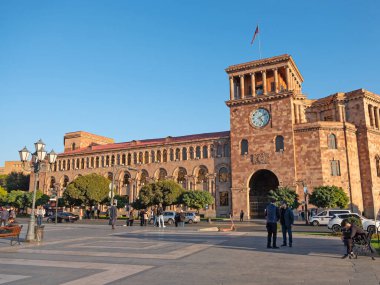 Erivan, Ermenistan, 23 Ekim 2022. Cumhuriyet Meydanı 'nda güzel gün batımı ışığı, Erivan' ın aşağısında.