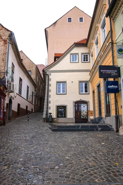 Μια Συννεφιασμένη Και Βροχερή Μέρα Στην Όμορφη Παλιά Πόλη Maribor — Φωτογραφία Αρχείου