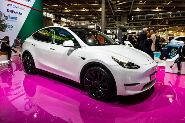 Tesla Model Полностью Электрический Внедорожник Среднего Размера Представленный Парижском Автосалоне — стоковое фото