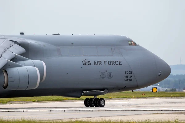 Air Force Lockheed Galaxy Avião Transporte Taxiing Para Pista Spangdahlem — Fotografia de Stock