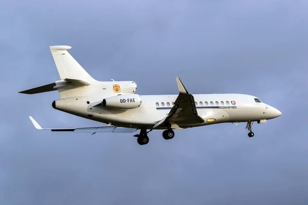 Obchodní Tryskáč Dassault Falcon Křídla Letecké Dopravy Belgického Letectva Přilétající — Stock fotografie