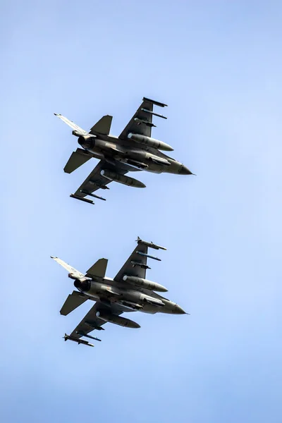 Dos Aviones Combate Otan Vuelo Sobre Base Aérea Leewuarden Países —  Fotos de Stock