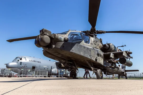 Американский Военный Вертолет Boeing 64D Apache Longbow Международной Аэрокосмической Выставке — стоковое фото