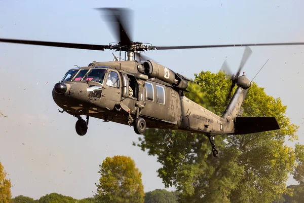 Hélicoptère Black Hawk Armée Américaine Arrivant Une Zone Atterrissage Grave — Photo
