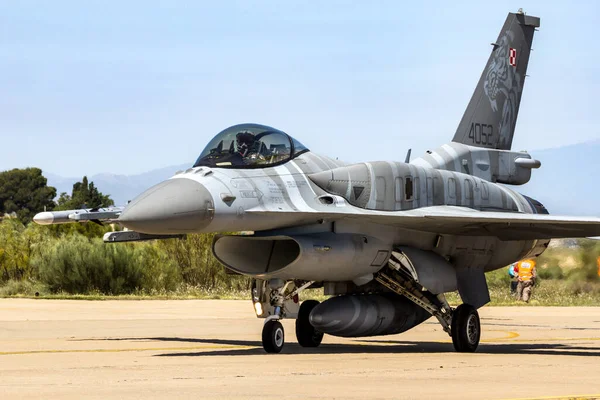 Avião Caça Força Aérea Polaca Taxiar Depois Aterrar Base Aérea — Fotografia de Stock