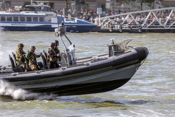 Snelle Speedboot Met Nederlandse Mariniers Tijdens Een Aanvalsdemonstratie Wereldhavendagen Rotterdam — Stockfoto