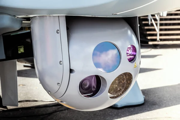 无人驾驶航空侦察机下的相机传感器舱 — 图库照片